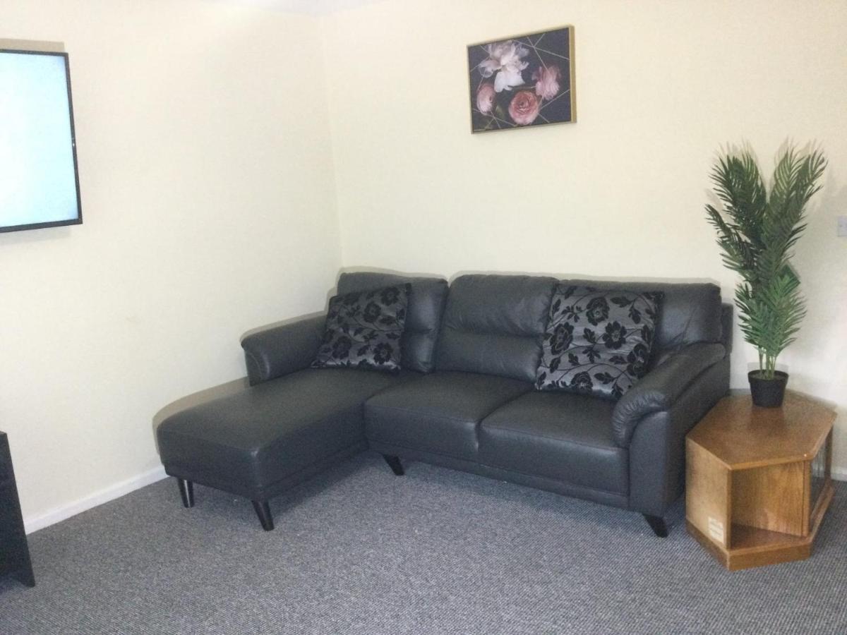Nice Residential Within Easy Reach Of Town Manchester Exterior photo