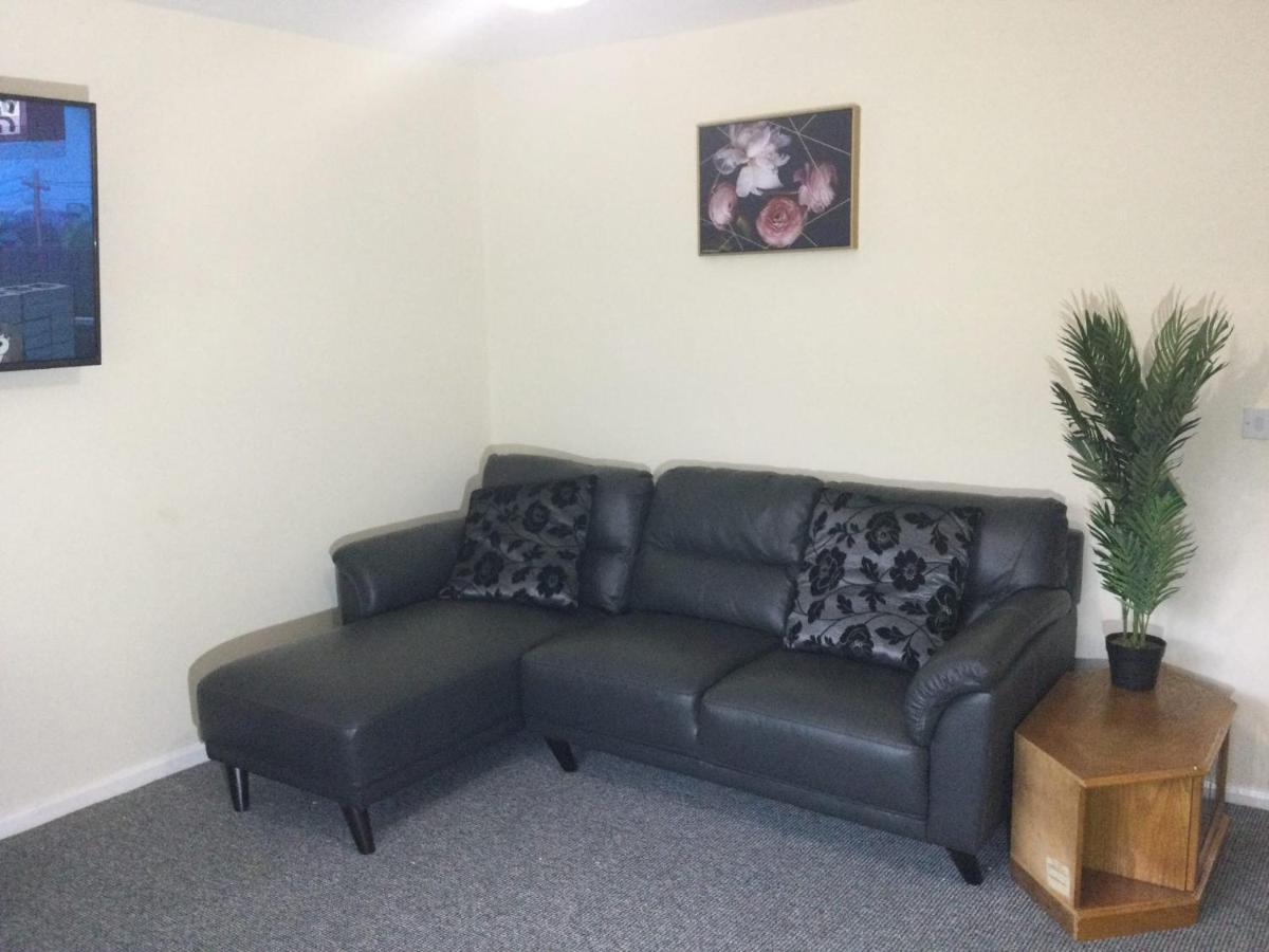 Nice Residential Within Easy Reach Of Town Manchester Exterior photo